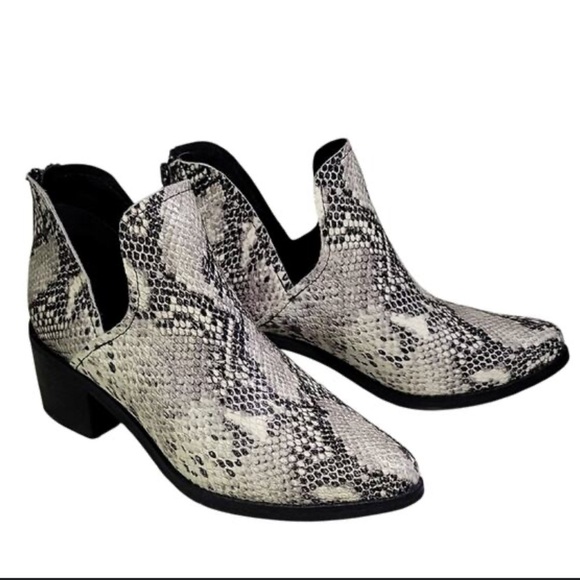 🔴 4/$15 BLONDO Waterproof Black & Gray Snakeskin Ankle Booties size 6.5 in EUC - Picture 4 of 14